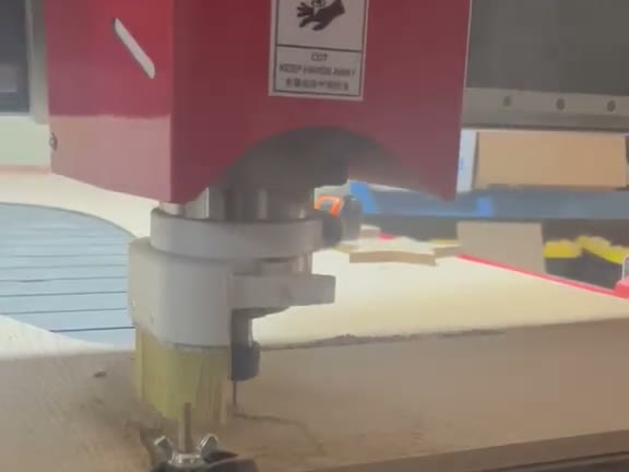 Cabezal del router CNC KT-1325 de KLP Printed cortando MDF