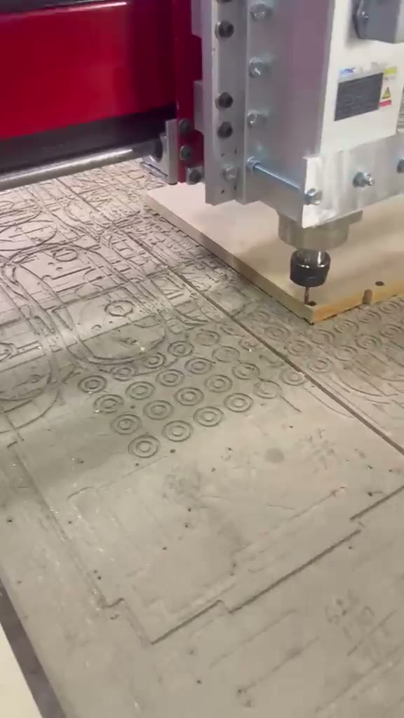 Router CNC de KLP Printed cortando una pieza